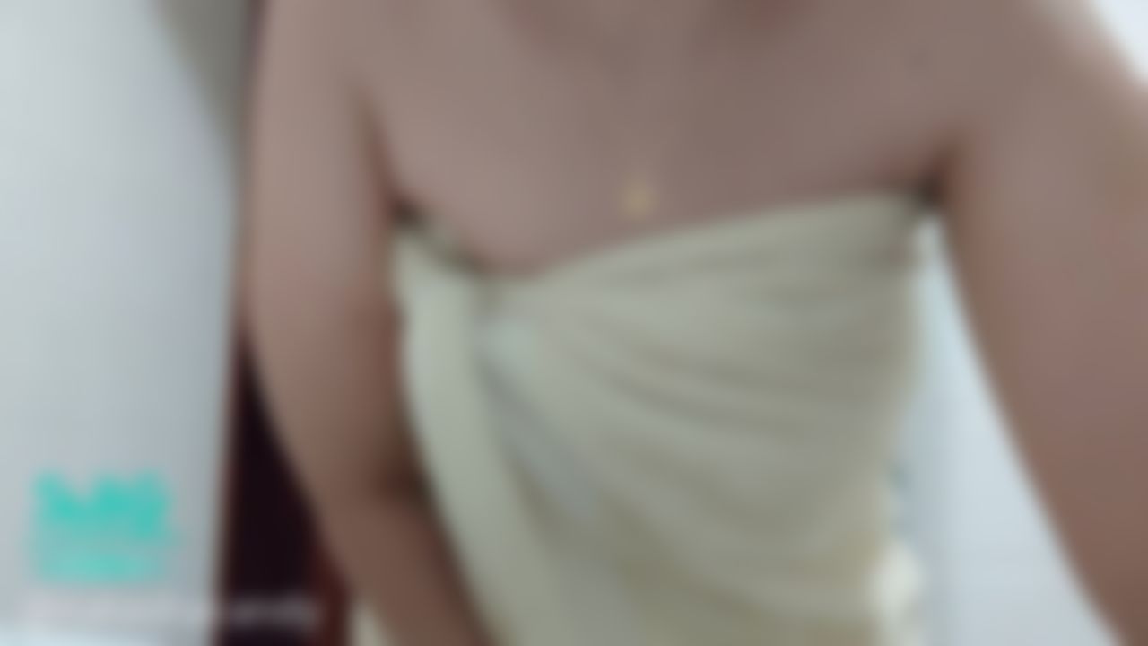 natashacandy : naked for mayonise and squirt on the floors..💦👅
