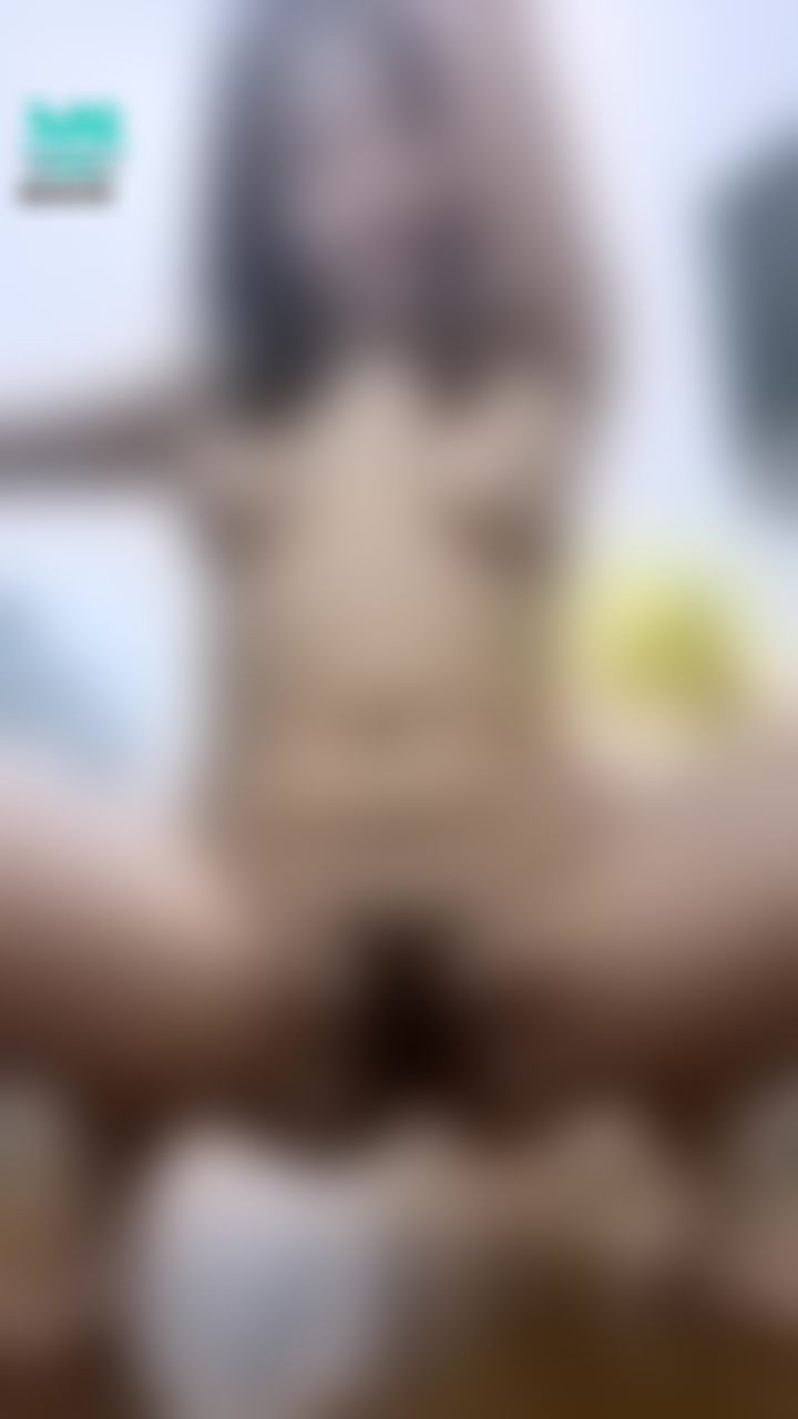l******i : 經典M字腿再現😍更升級的誘惑💦快追蹤lulu😘告訴我通關密語吧❤️