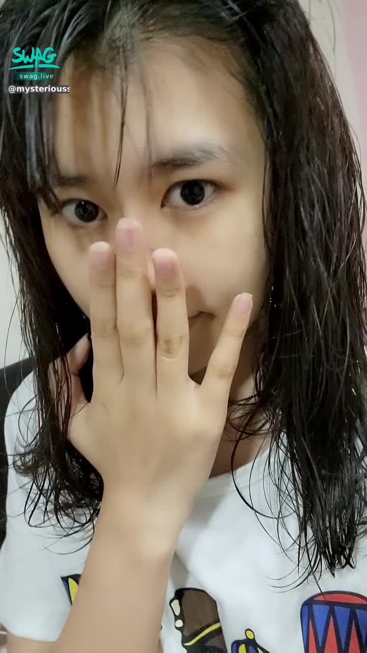 m***********s : 寶貝們再等桃桃十分鐘🍑🤣桃桃忘記吹頭髮了