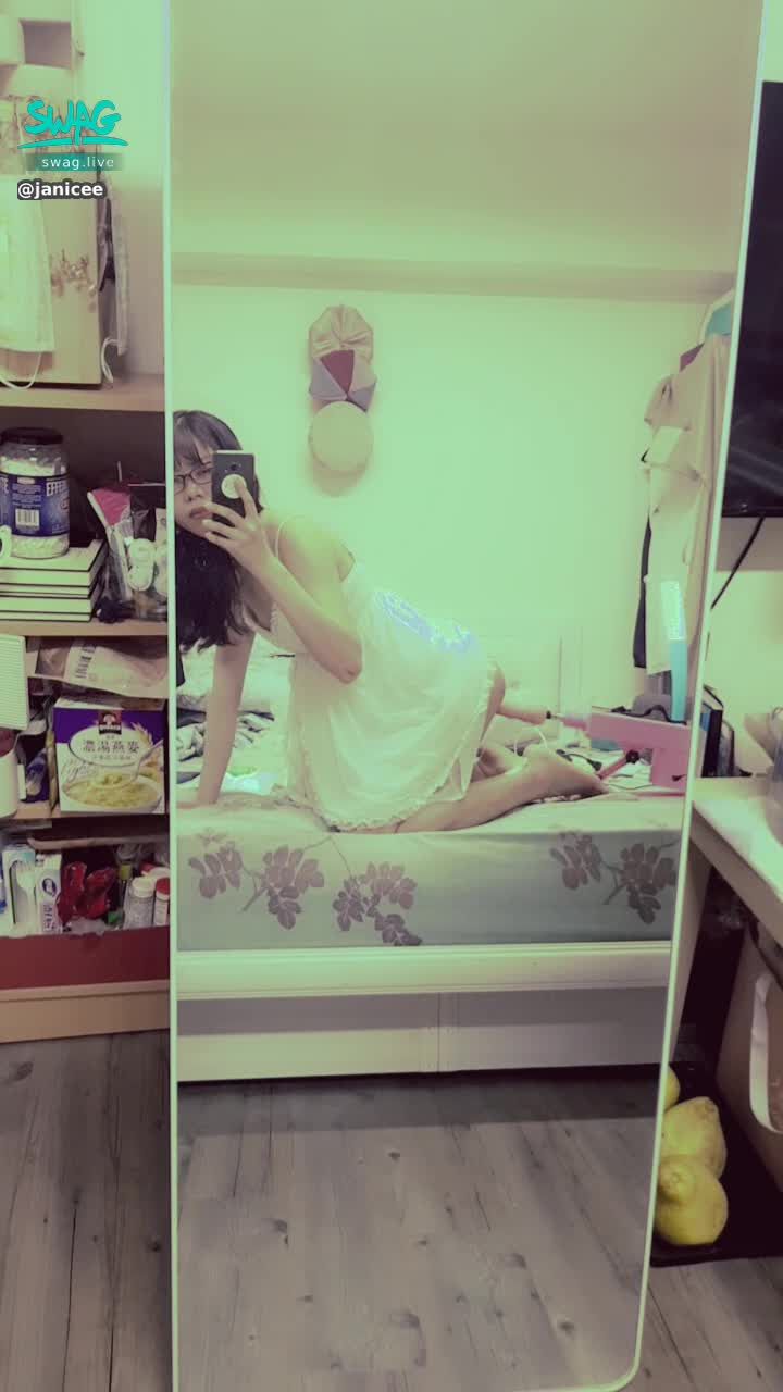 janicee : 久違的炮機系列😈
啟動緩插中💛
畢業了終於可以稍微喘息💋
machine fuck💘💘