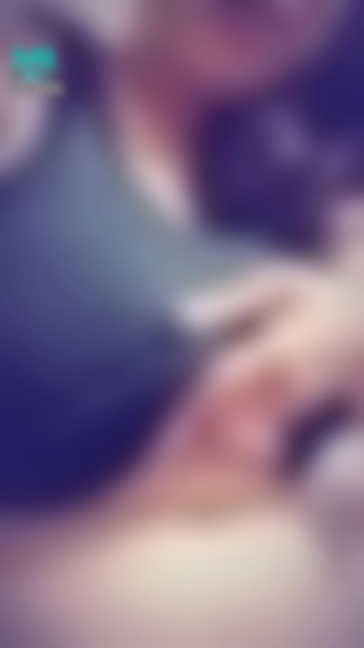 h*******y : 剛剛脫掉背心嚇到，因為奶感覺快蹦出來了🤤奈奈晚上大奶....整個漲到爆炸🔥
