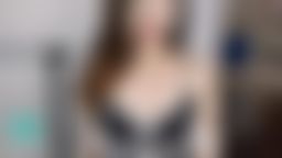 jenzhen : 久违没穿的女仆服装,跳跳下骚舞,功课做到一半,突然想慰慰,就拿出两个吊吊,一个是新的,一个是大的。
连同帮助妹妹高潮的小深粉红拿出来💦
高潮时,假吊都会喷出🥵
妹妹害羞啦🥵
鲍鲍好疼,想休息,但是生理上真的很需要。
单身太久,没有男人,只好让假吊陪伴。