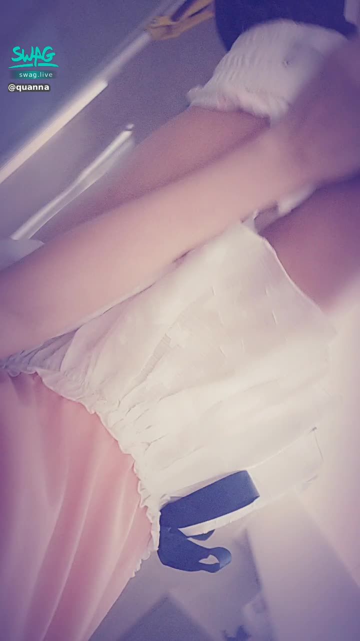 quanna : 無碼❤️尿急啦🙈🙈🙈脫下來馬上尿💦💦💦喜歡重口味也可以私訊Q娜拍攝客製化內容唷😘😘😘
