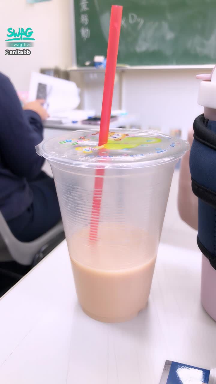 anitabb : 早安呀寶寶們～暖暖的天氣🌞➕一杯鮮奶茶☕️
都吃早餐了嗎❤️