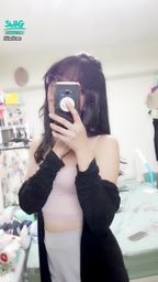 janicee : 外套下藏著什麼?💋
bratop胸口的深V性感💛
cozy style💗