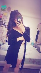 janicee : 外套下勾勒性感身形的bratop👠靜照⭐
胸口的深V性感💚輕盈運動風💋
cozy style💕