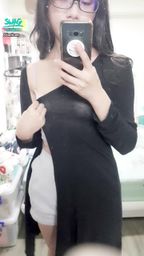 janicee : 外套下勾勒性感身形的bratop👠
胸口的深V性感,運動風💛💛💛
cozy style🌹