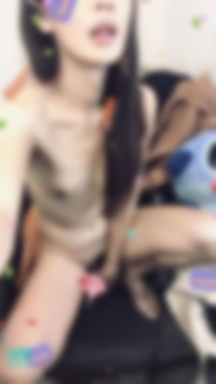 cutesnow : 影片處女秀..微奶妹的真情告白，棒棒好棒棒..💋