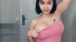 aumaim : Let's see if my waist is rocking.