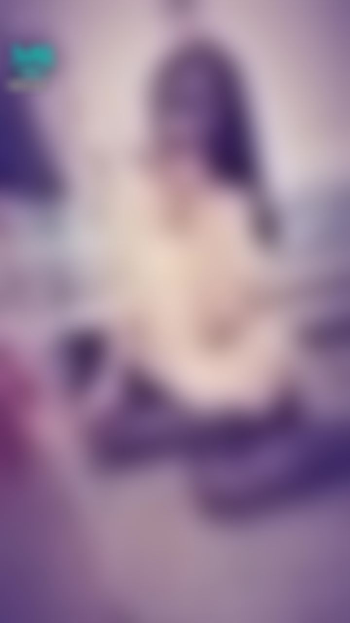  : 第一人稱的男友視角，窺見美腿😈😈😈
露肩、絕對領域與黑蕾絲👠
silk thigh domain💓