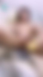 l******i : 粉嫩的鮑魚打開🍌玩具一直抽插🥰lulu滿臉享受~如果有哥硬硬熱熱的肉棒一定更好😈