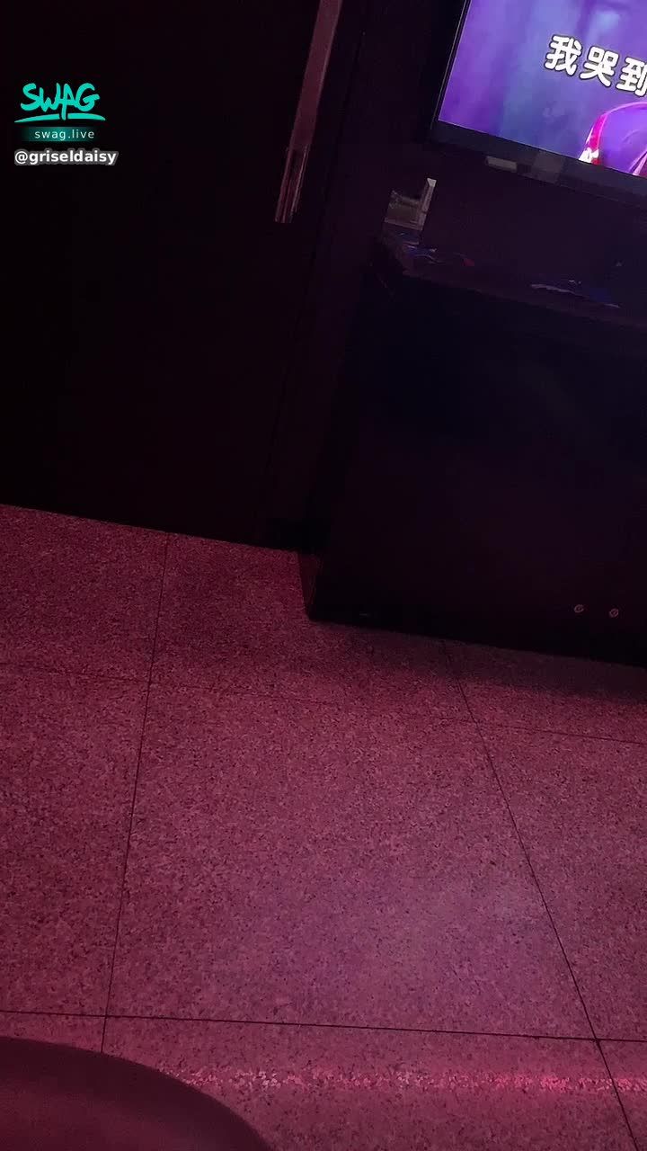 griseldaisy : 第一次唱歌給你們聽😘