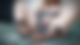 mooneysweety : 哇,这个可爱有完美的美丽的山雀和一个湿紧的阴部! 这些袜子在她可爱的腿上看起来很棒。 她迫不及待地想和她的阴部一起玩,得到甜蜜的高潮。 振动玩具帮助她快速暨,哇,她高兴地呻吟如此甜蜜! 现在她想用假阴茎操她湿漉漉的阴部。 哇塞! 看看这些水花!