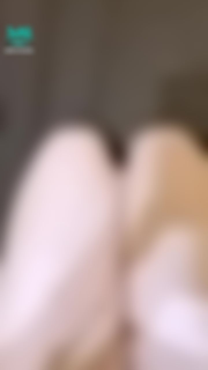 bershuka : ⚠️抱歉😭上一篇沒打到禮物名稱，請以此篇為主⋯（此篇以後發的都是修正新版🙏）

🔥茉茉12月新拍黑絲襪淫片火辣出爐🔥
私訊送茉茉《黑紫鑽*10/ㄧ組》得極致性感色誘12分鐘！
讓你硬梆梆想射🙈以下通通有！👇🏻👇🏻
✅長腿美臀性感搖，性感色脫衣
✅茉茉舔你🙈㊙️淫蕩脫內褲
✅粉嫩白虎穴穴淫蕩自慰
✅大膽掰開美穴讓你看最深入的茉茉
✅茉茉高潮淫穴流出白汁
💙拍攝背景超美💙