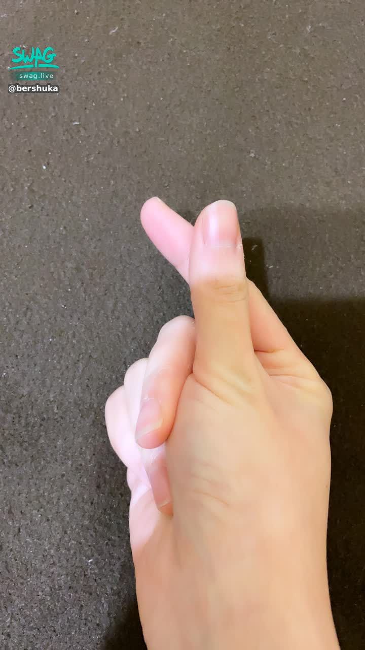 bershuka : 🔥茉茉12月新拍黑絲襪淫片火辣出爐🔥
送茉茉《黑紫鑽*10/ㄧ組》🉐️極致性感色誘12分鐘！
讓你硬梆梆想射🙈以下通通有！👇🏻👇🏻👇🏻
✅長腿美臀性感搖，性感色脫衣
✅茉茉舔你㊙️淫蕩脫內褲
✅粉嫩白虎穴穴淫蕩自慰
✅大膽掰開美穴讓你看最深入的茉茉
✅茉茉高潮淫穴流出白汁

💙拍攝背景超美💙