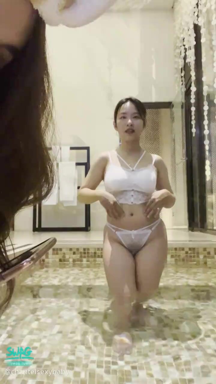 dollyxoxo : 雙女水舞自慰秀