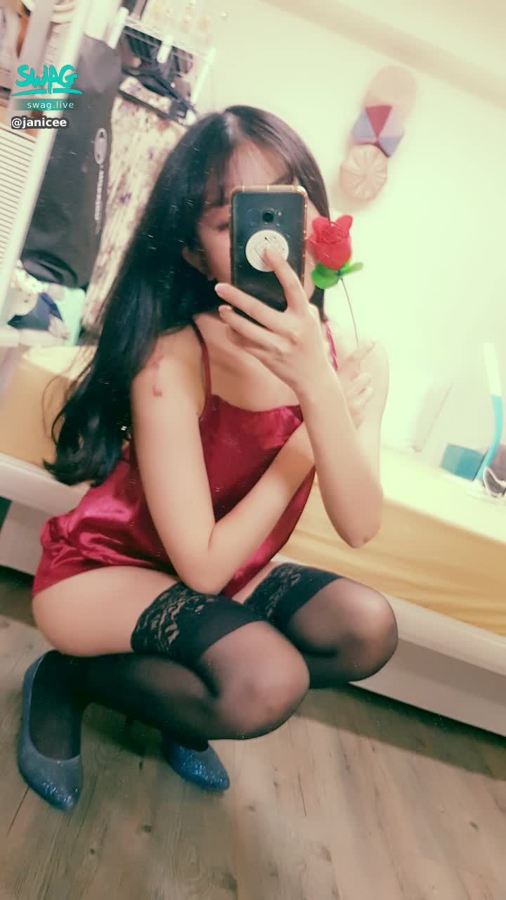 janicee : 心口的紅玫瑰🌹
⭐今日許願女神⭐
私訊我「想看睡衣」得到性感緞面睡衣福利影片♥️♥️♥️
silky red👠