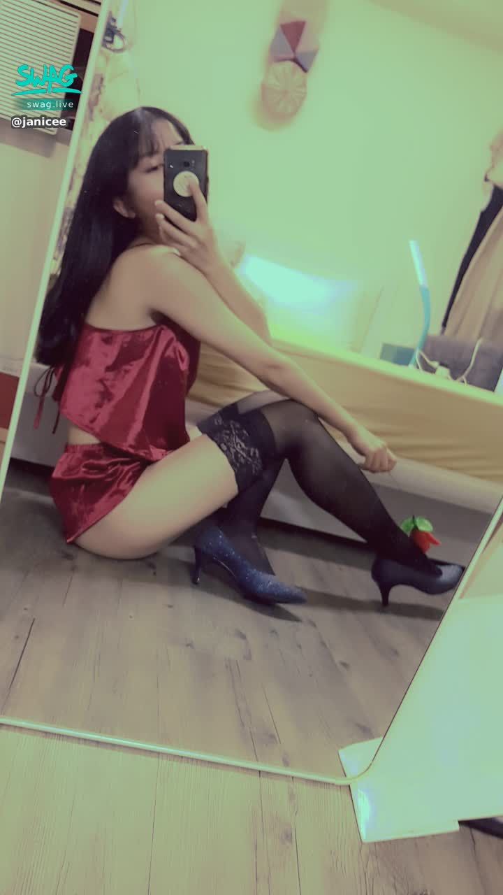 janicee : 許願女神🌹
私訊我「想看睡衣」得到性感緞面睡衣福利影片♥️♥️♥️
silky red👠