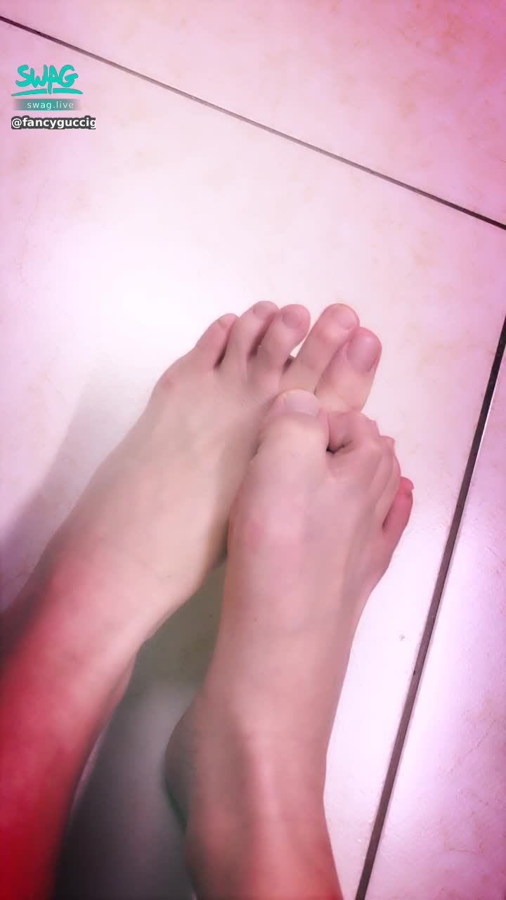f************l : 用腳腳幫你好像也不錯耶❤️
