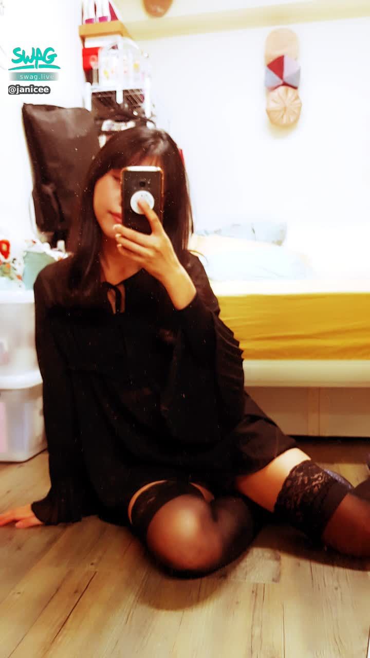 janicee : 可愛與性感兼具，洋娃娃💖💖💖
黑絲的絕對領域💋
black and chiffon🎀
