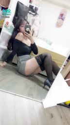 janicee : 地板上翹著美腿😈
大面積的鎖骨與肩膀👠
黑長直的性感日常💋
性感內搭衣⭐
daily sexy 🌹