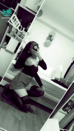 janicee : 靜照⭐
黑長直的清純,配上性感露肩上衣💐
purely sexy🎀