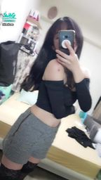 janicee : 這腰能夠一手掌握🌹🌹🌹
黑長直的青春,配上性感露肩上衣💐
輕摸纖細腰線與肚臍,與發光的鎖骨💋
purely sexy🎀