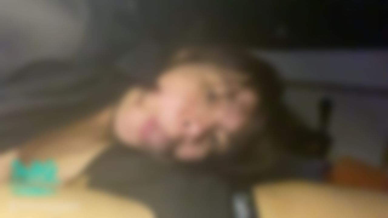 mickypan : 黑衣女含棒棒