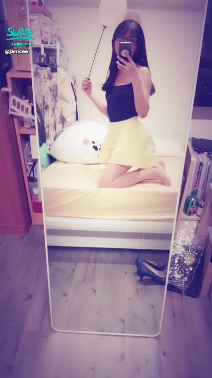 janicee : 快消氣的氣球💧
花朵裙擺💐配上清純的膚色絲襪👠
flower dance💋