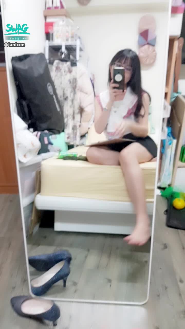 janicee : 上課要認真做筆記，才是好學生💋
薄紗水手服娃娃裝🎀
student style♥️