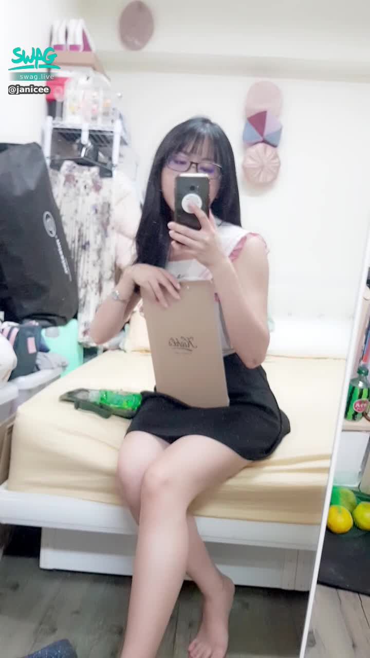 janicee : 這樣看起來，是認真上課的學妹還是學姊呢？😈
薄紗水手服娃娃裝🎀
student style♥️