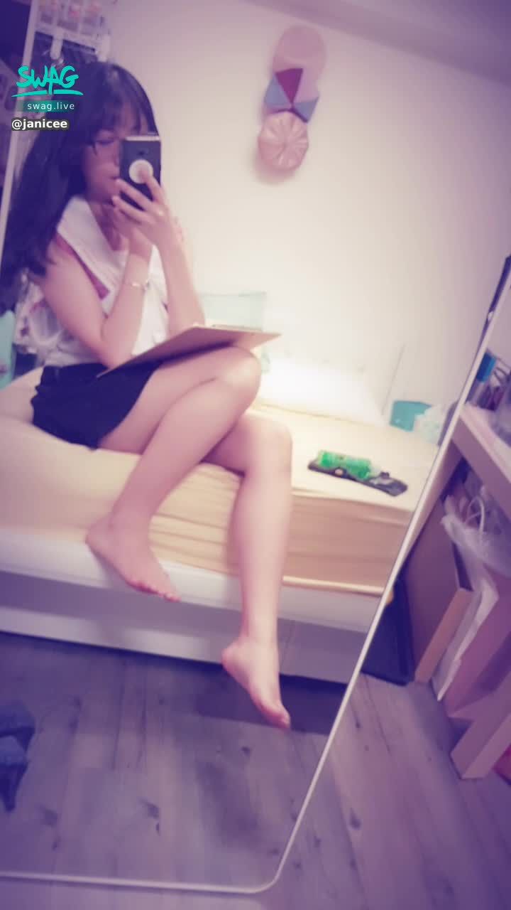 janicee : 上課囉💋
希望學姊教你什麼呢？😈
薄紗水手服娃娃裝🎀
student style♥️