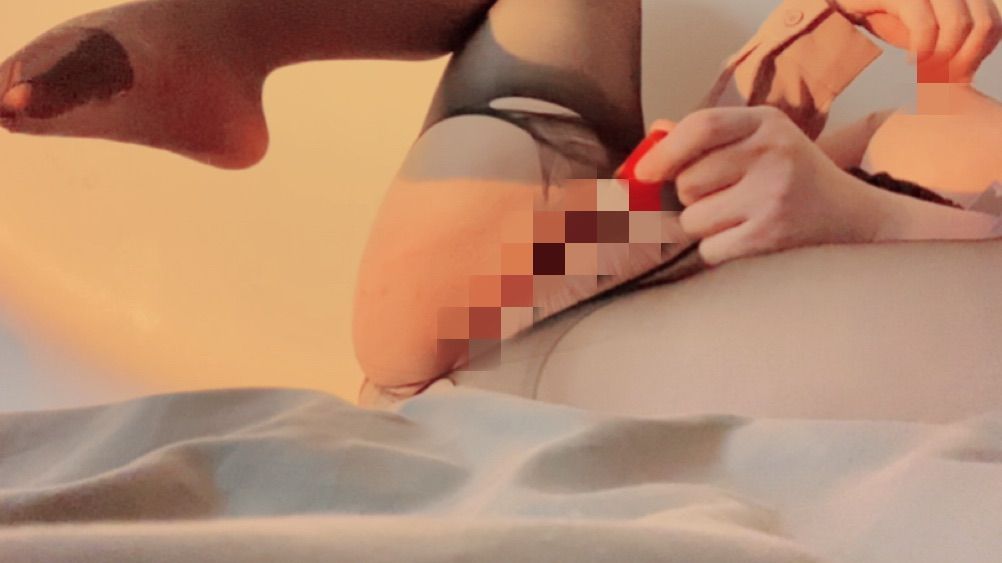 minasexybb : 巨乳痴女（下）🈲️嫩騷穴泳衣妹 穿黑絲露肉鮑自慰特輯