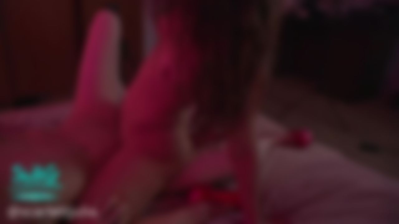 scarlettjulia : lesbian party with my girlfriend part 1