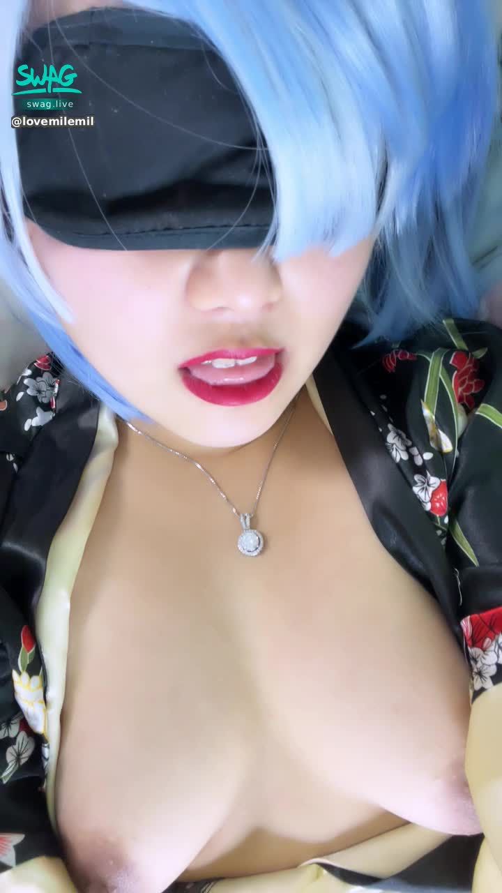 lovemilemile : 哥哥喜歡人家的奶嗎？😘告訴我你想要看什麼好嗎？😘😘😘