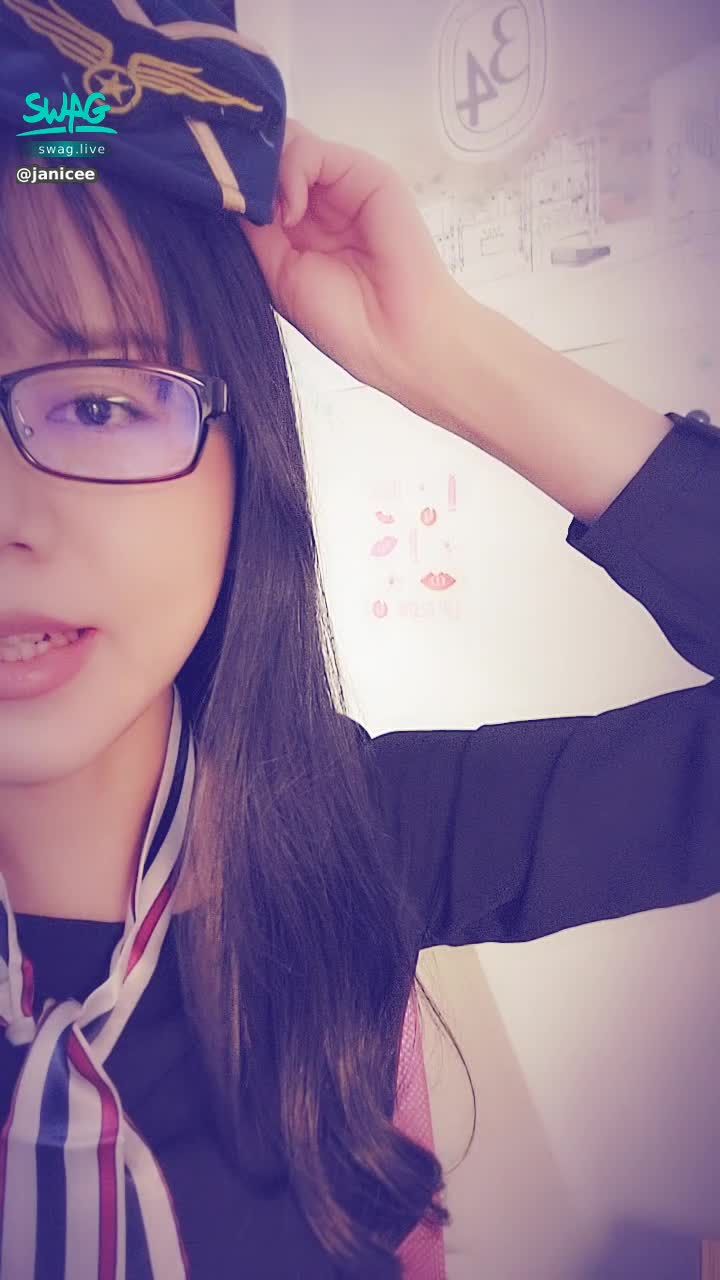 janicee : 👗許願女神活動👗
今年都無法出國，看不到空姐嗎？💋
私訊我「帶我飛」，獲得性感空姐服影片🌹
welcome aboard♥️