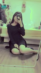 janicee : 下班的黑粗框OL洋裝💙
地板上的黑色短裙💖
膚絲配性感高跟鞋的美腿🌹
out of office👠