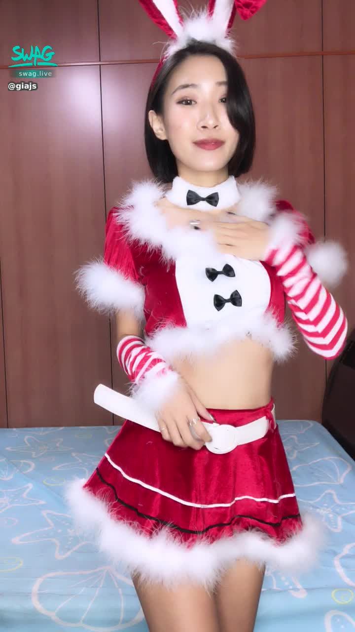 giajs : 性感聖誕🐰裙子很鬆所以拉上來才好看😈😈😈