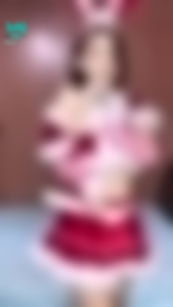 giajs : 性感聖誕🐰裙子很鬆所以拉上來才好看😈😈😈