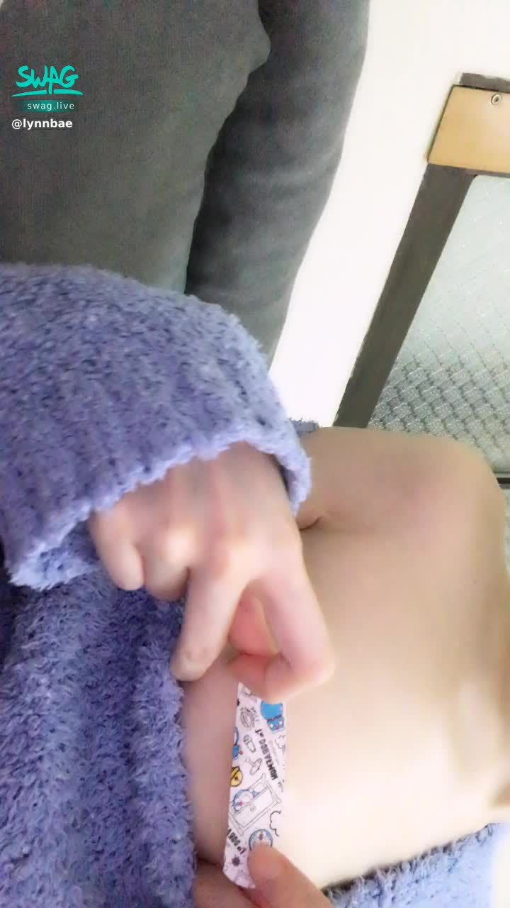 lynnbae : 用意志力想撕開她的OK繃💆🏻‍♂️