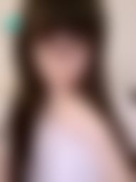 quanna : 這樣的Q娜讓你一看再看
自己解開扣子...露出雪白美乳
臉控🥰奶控💕眼鏡控