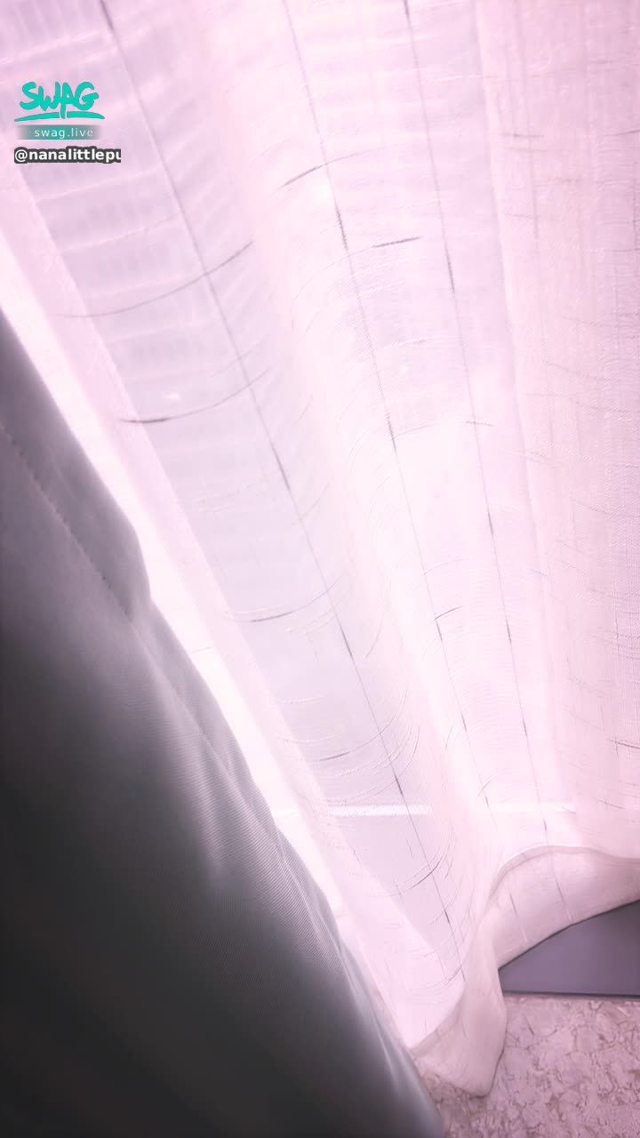 nanalittlepupy : 早安💕
哥哥起床了嗎？
需要娜娜的晨醒服務嗎？

💋💋💋💋