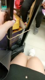 loveevelyn : 想在捷運上拍個限動
差點弄倒行李箱 好糗🤣🤣🤣
這個絲襪腿 還可以嗎?