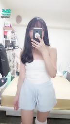janicee : 好像聽到你要開門了,開心地迎接🎀
冬季的軟萌女友💚
soft and sweet gf💙