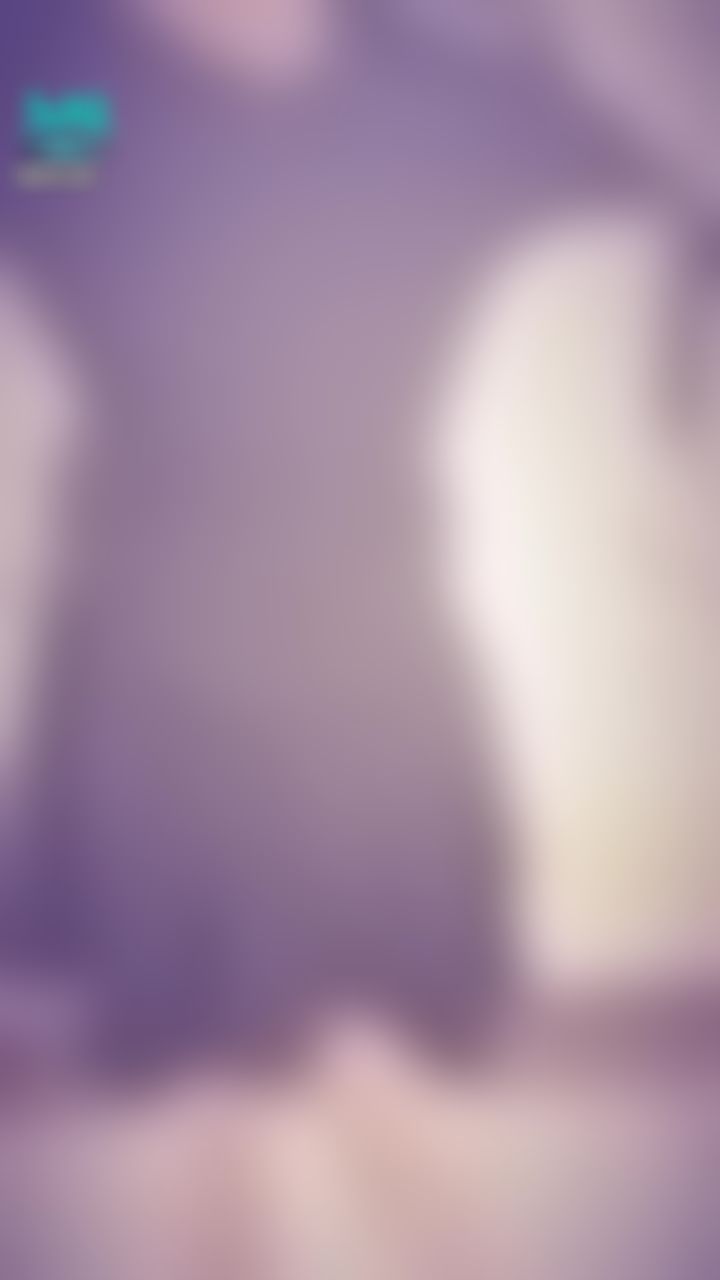 janicee : 解開黑色洋裝背後的拉鍊😈
露出黑色內衣💋💋💋
undress💙
