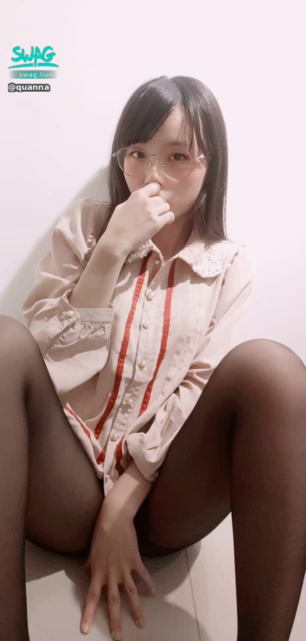 quanna : 👠暗黑版華燈初上👠

最幸福的事，就是我心上有你，你身上有我。
