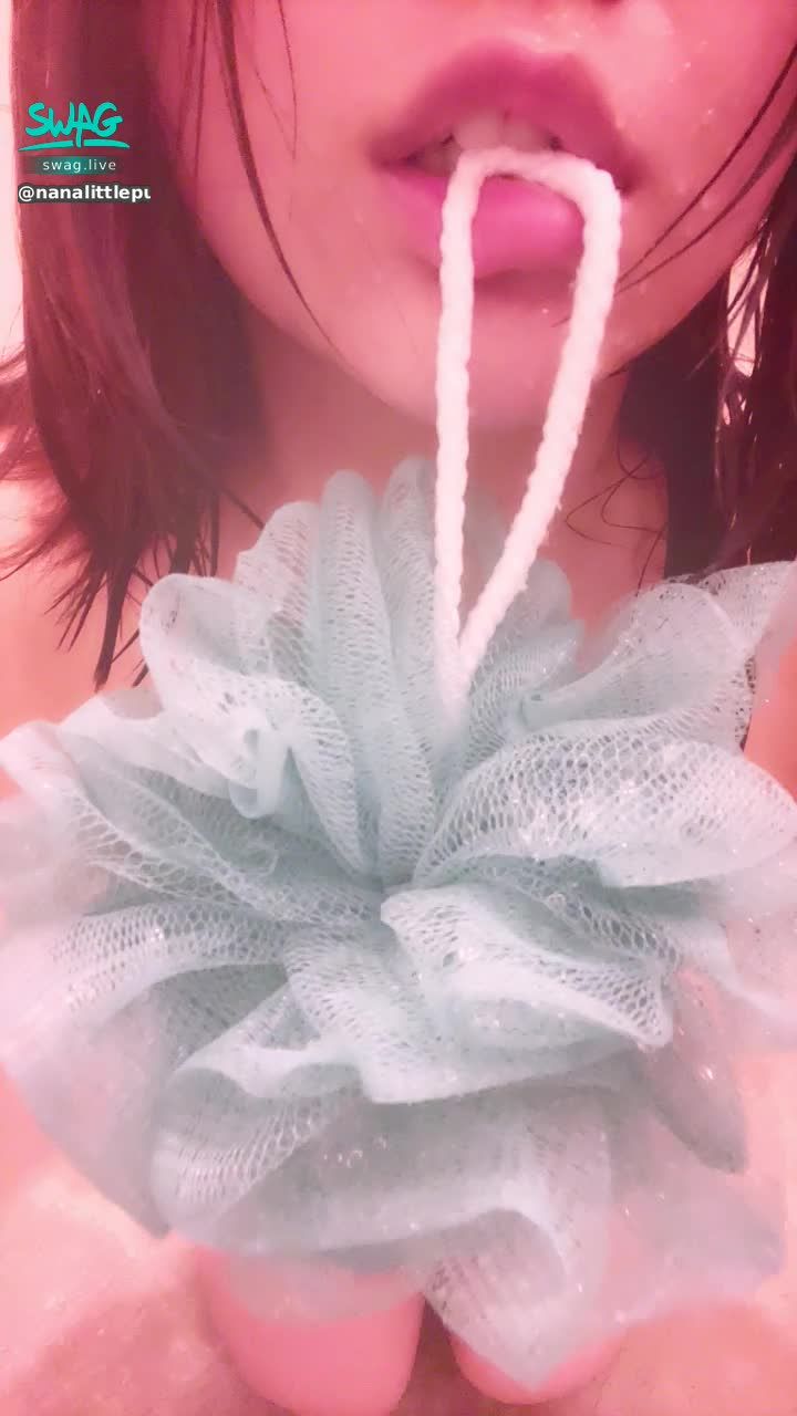 nanalittlepupy : 「大哥哥💕洗澡了嗎？」想當人家的小殘廢嗎🥰