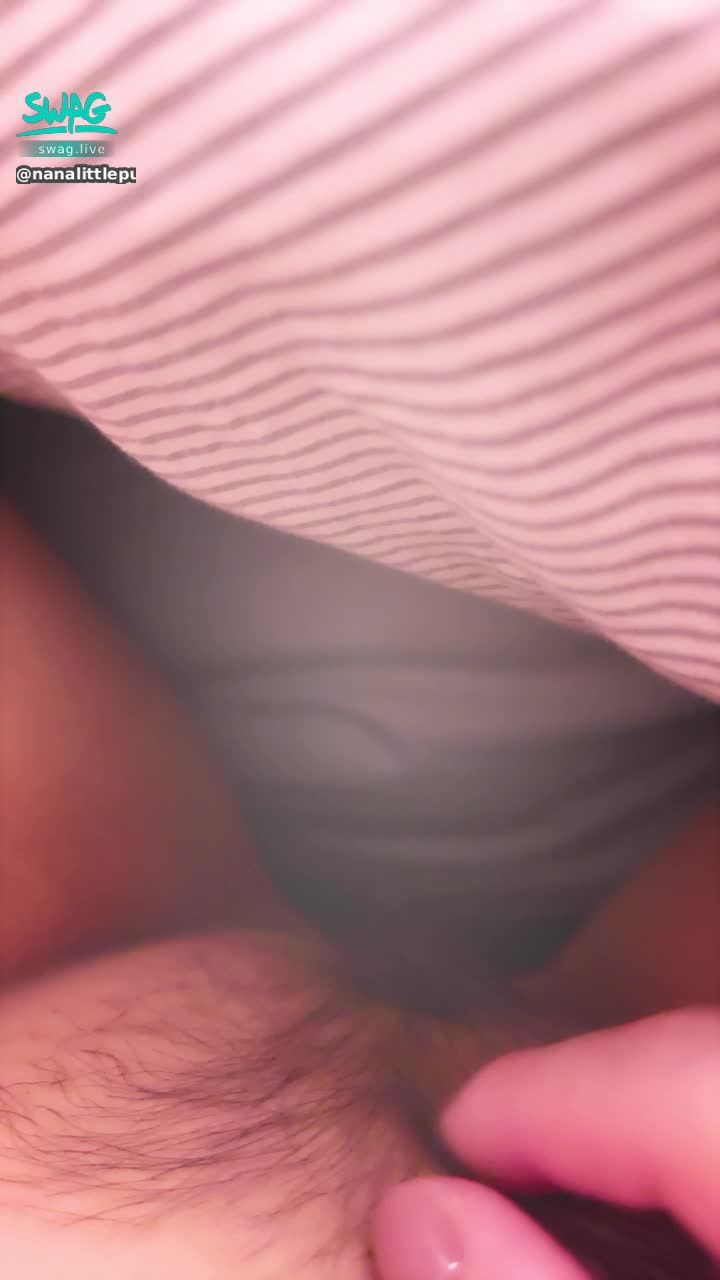 nanalittlepupy : 爸爸媽媽就在外面看電視📺答應我不要跟他們說我在做什麼好不好🥺