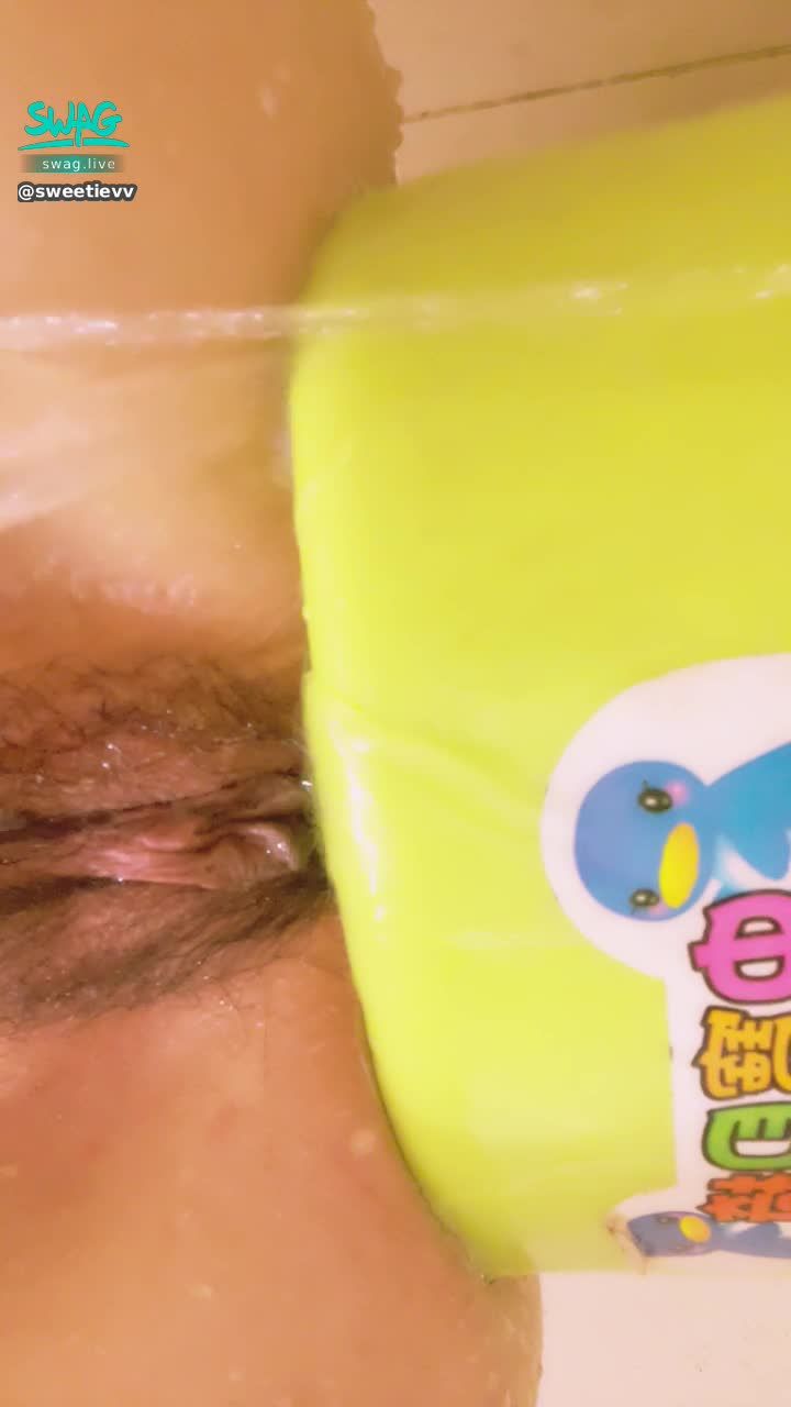 sweetievv : 鮑鮑洗乾淨….沖水好爽🔞🔞