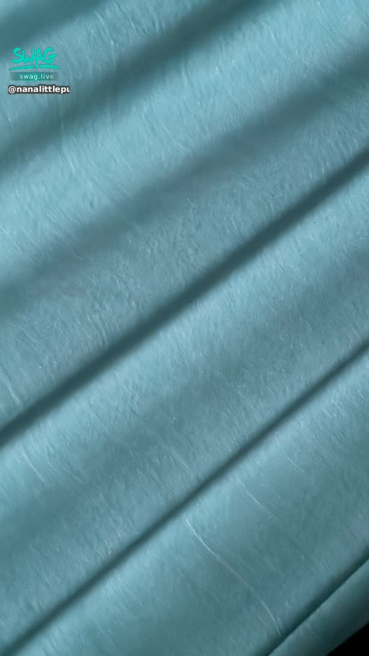 nanalittlepupy : 早安 親愛的寶寶們
需要餵奶嗎😝

哈哈哈
有沒有發現娜娜有什麼不一樣呀？